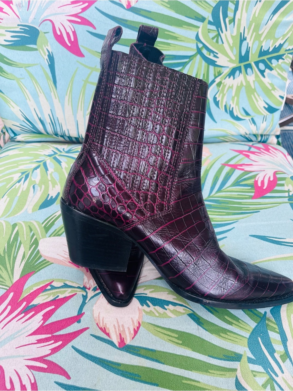Zara Women’s Pointed Chelsea Ankle Boots in Burgundy Croc-Embossed Leather - Picture 5 of 7
